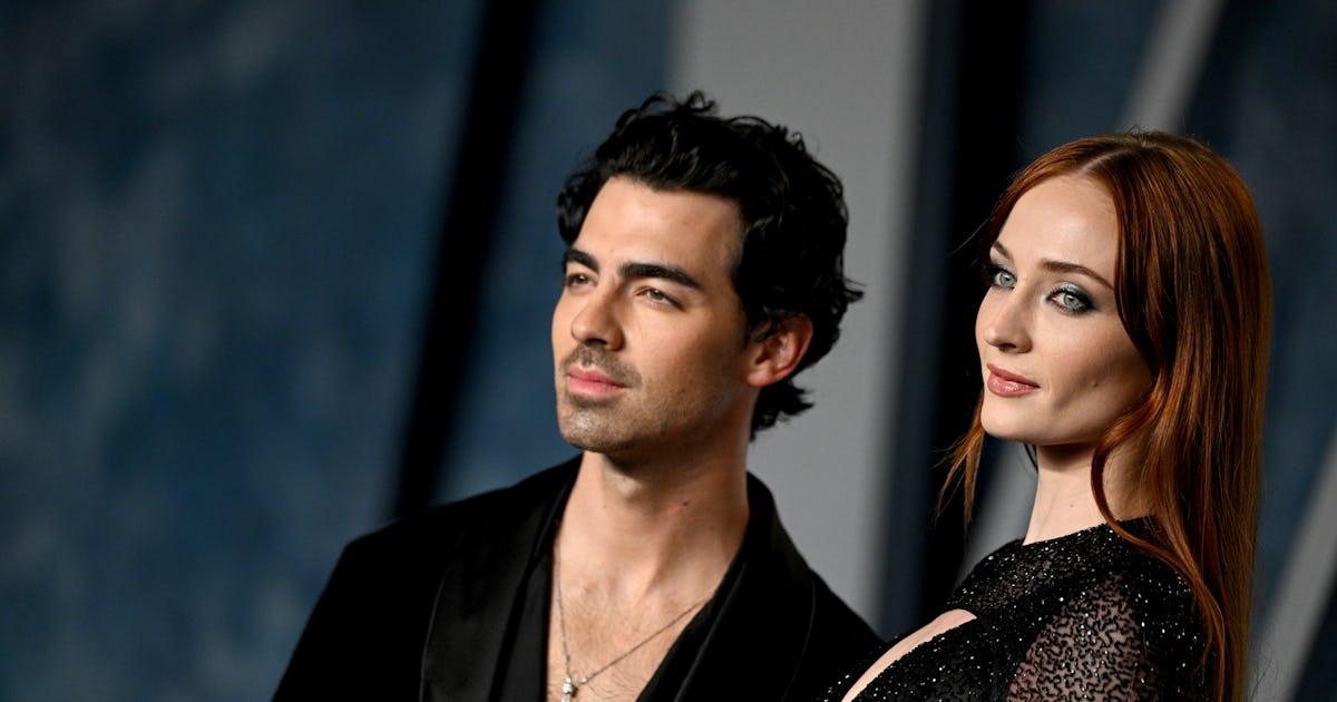 Joe Jonas's Reaction To A Couple Arguing About Him Joe Jonas's Reaction To A Couple Arguing About Him