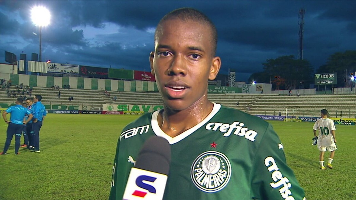 Jogador Do Palmeiras, Estêvão, Sofre Mal-Estar E Sai De Campo Jogador Do Palmeiras, Estêvão, Sofre Mal-Estar E Sai De Campo