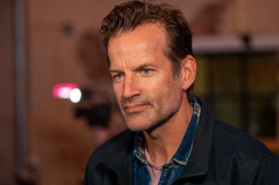 Jon Almaas Som Bonde: En Dokumentar Om En Uvanlig Overgang Jon Almaas Som Bonde: En Dokumentar Om En Uvanlig Overgang