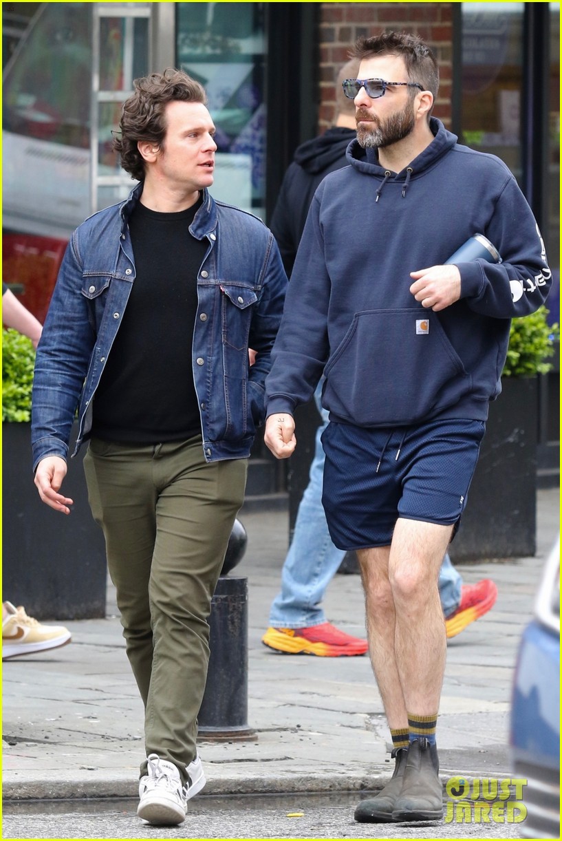 Jonathan Groff: Reflecting On His Asexual Past Jonathan Groff: Reflecting On His Asexual Past