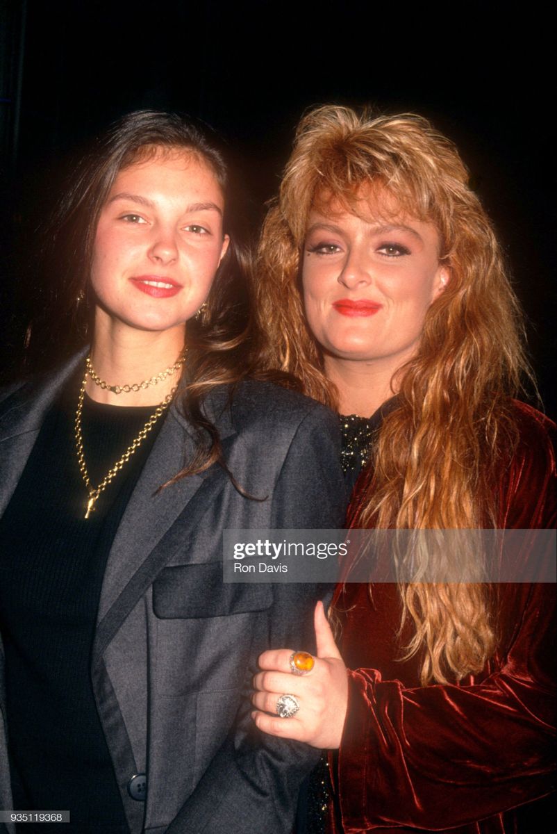 Judd Sisters' Docuseries: Raw And Honest Family Portraits Judd Sisters' Docuseries: Raw And Honest Family Portraits