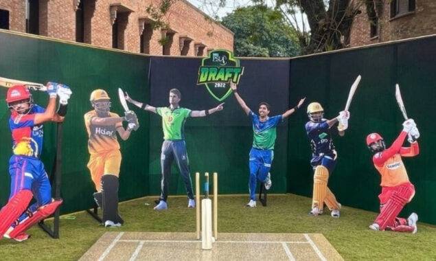 کراچی سے لاہور: پی ایس ایل ٹرافی کا سفر جاری کراچی سے لاہور: پی ایس ایل ٹرافی کا سفر جاری