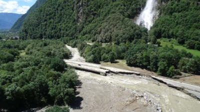 Landslide Threat In Swiss Alps: Livestock Evacuation By Helicopter And On Foot Landslide Threat In Swiss Alps: Livestock Evacuation By Helicopter And On Foot