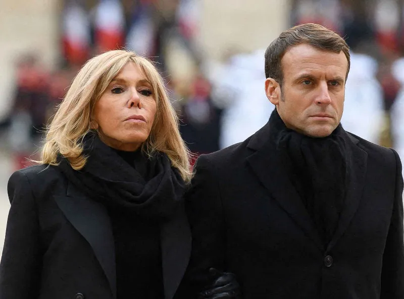 Le Couple Macron : Regards Sur Leur Intimité Des Années Après Leur Mariage Le Couple Macron : Regards Sur Leur Intimité Des Années Après Leur Mariage