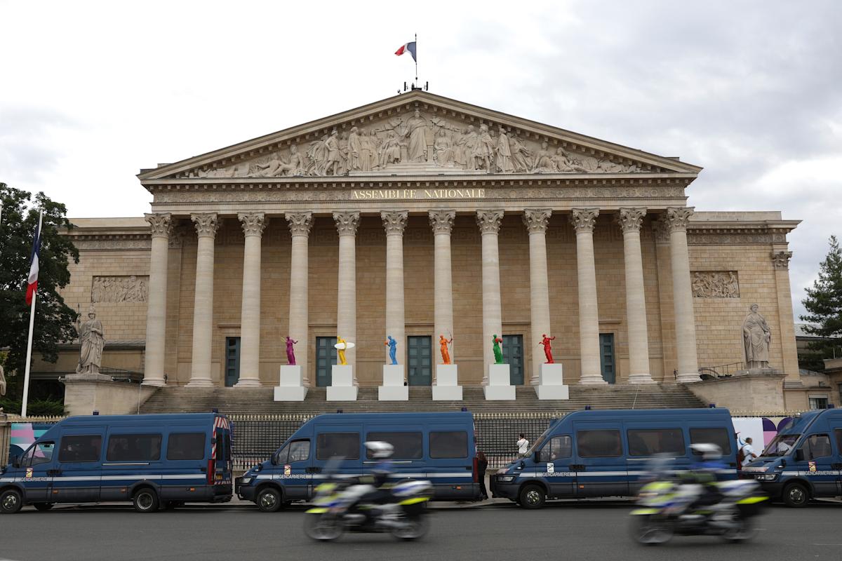 Le Pen Condemns Le Pen Condemns