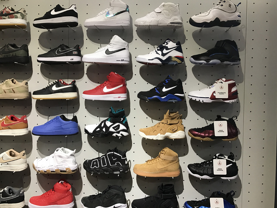 Limited Time Offer: 40% Off Nike Air, Dunks, Jordans At Foot Locker Limited Time Offer: 40% Off Nike Air, Dunks, Jordans At Foot Locker