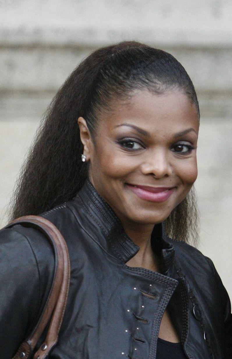 Lizzo Responds: Addressing Claims Of Janet Jackson's Pop Queen Status Lizzo Responds: Addressing Claims Of Janet Jackson's Pop Queen Status