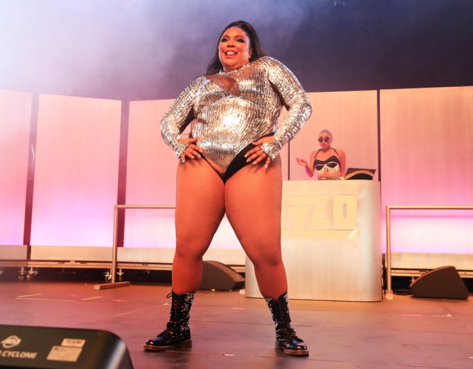 Lizzo's Powerful Performance And Show-Stopping Figure In Los Angeles Lizzo's Powerful Performance And Show-Stopping Figure In Los Angeles