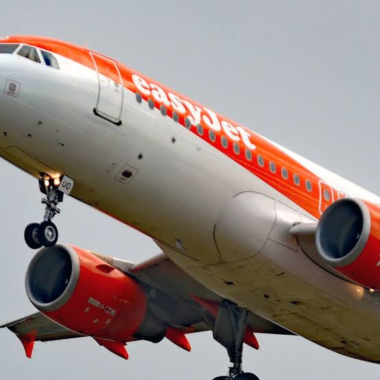 Lufthansa Co-pilot Fainting Incident: Flight Continues Without Pilot For 10 Minutes Lufthansa Co-pilot Fainting Incident: Flight Continues Without Pilot For 10 Minutes