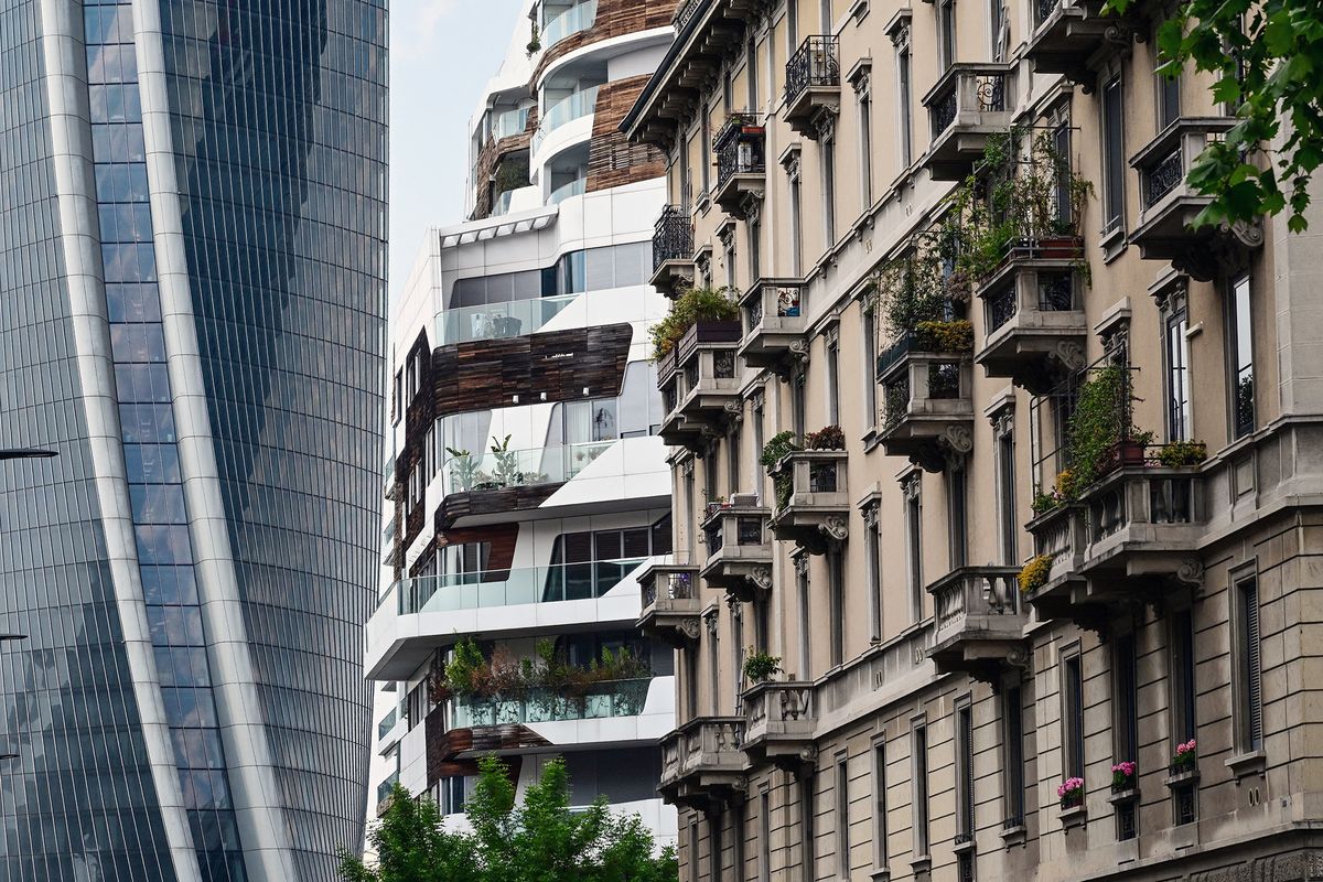 Luxury Real Estate: The Ultra-Wealthy's Strategy For Market Uncertainty Luxury Real Estate: The Ultra-Wealthy's Strategy For Market Uncertainty