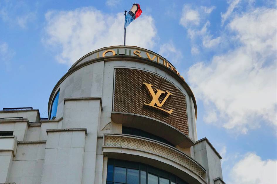 LVMH Shares Plummet: Q1 Sales Miss Expectations LVMH Shares Plummet: Q1 Sales Miss Expectations