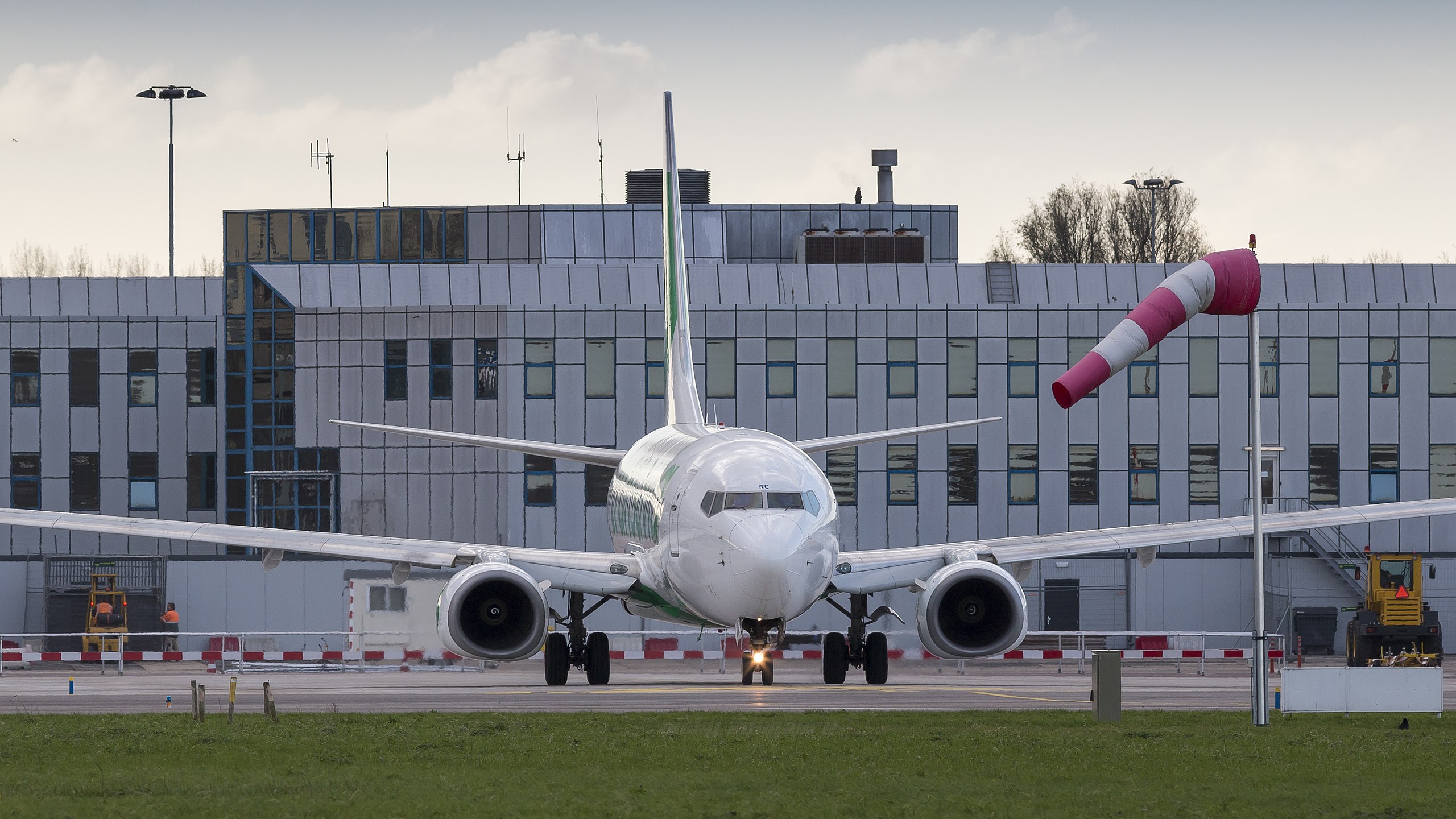 Maastricht Airport: Minder Passagiers In 2025? Analyse En Voorspelling Maastricht Airport: Minder Passagiers In 2025? Analyse En Voorspelling