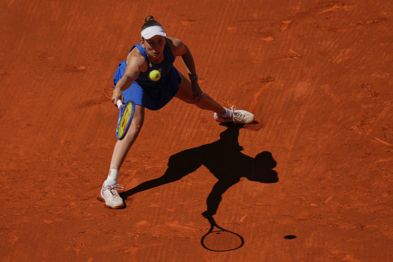 Madrid Open: Sabalenka And Zverev Advance As Top Seeds Madrid Open: Sabalenka And Zverev Advance As Top Seeds