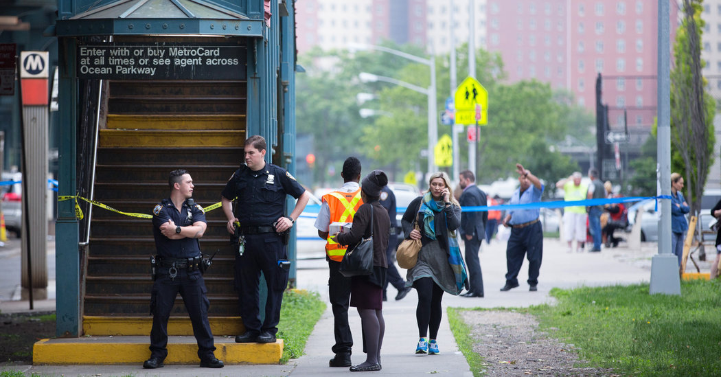 Man Injured In Stabbing Near Brooklyn Bridge And City Hall Subway Man Injured In Stabbing Near Brooklyn Bridge And City Hall Subway