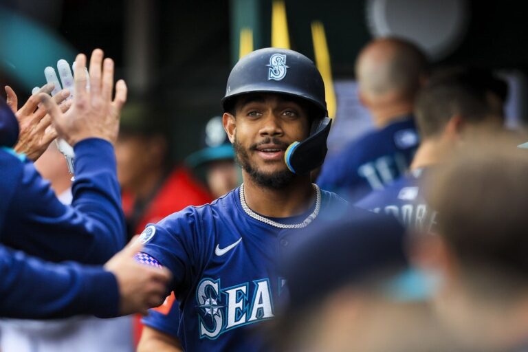 Mariners Edge Reds In 10 Innings: Arozarena's Role Mariners Edge Reds In 10 Innings: Arozarena's Role