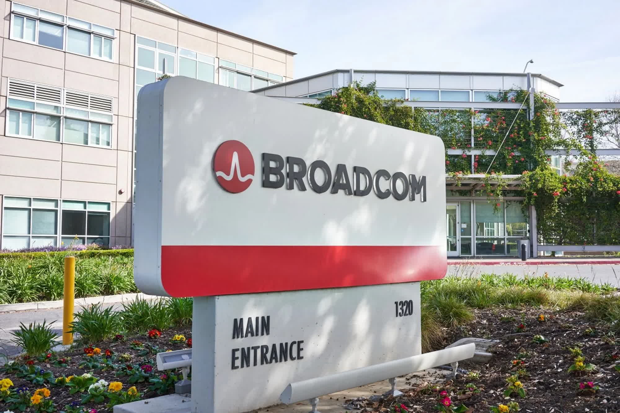 Massive VMware Price Hike Proposed By Broadcom: AT&T Sounds The Alarm Massive VMware Price Hike Proposed By Broadcom: AT&T Sounds The Alarm