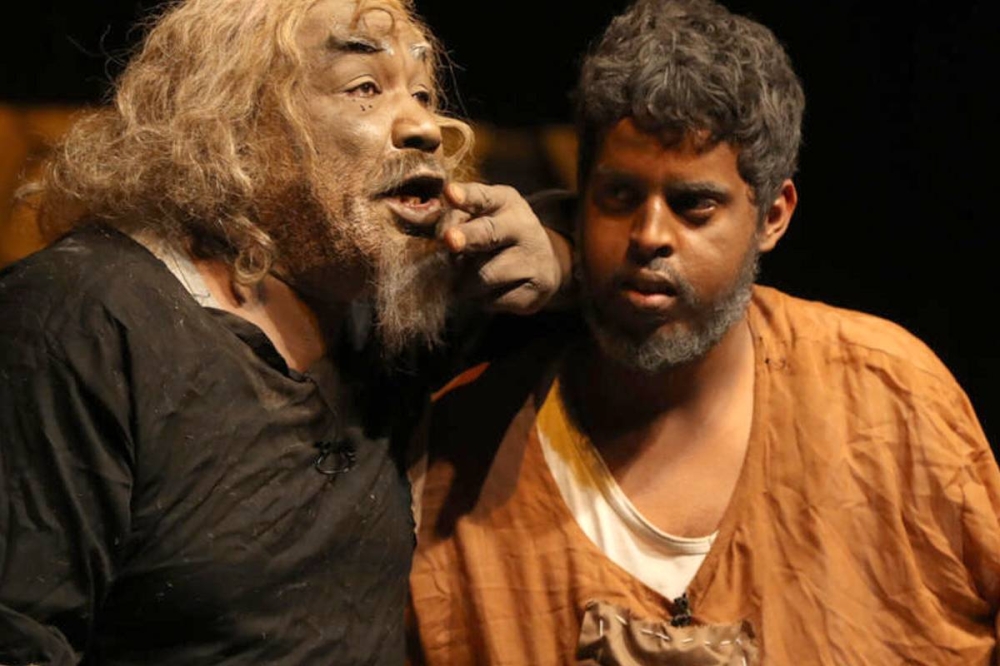 مهرجان الجزائر السينمائي يكرم المخرج الليبي صبري أبوشعالة مهرجان الجزائر السينمائي يكرم المخرج الليبي صبري أبوشعالة