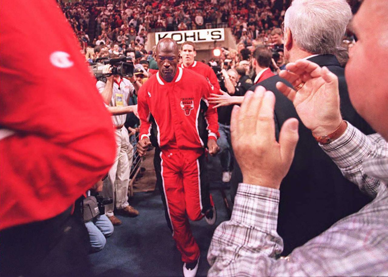 Michael Jordan Fast Facts: A Concise Biography