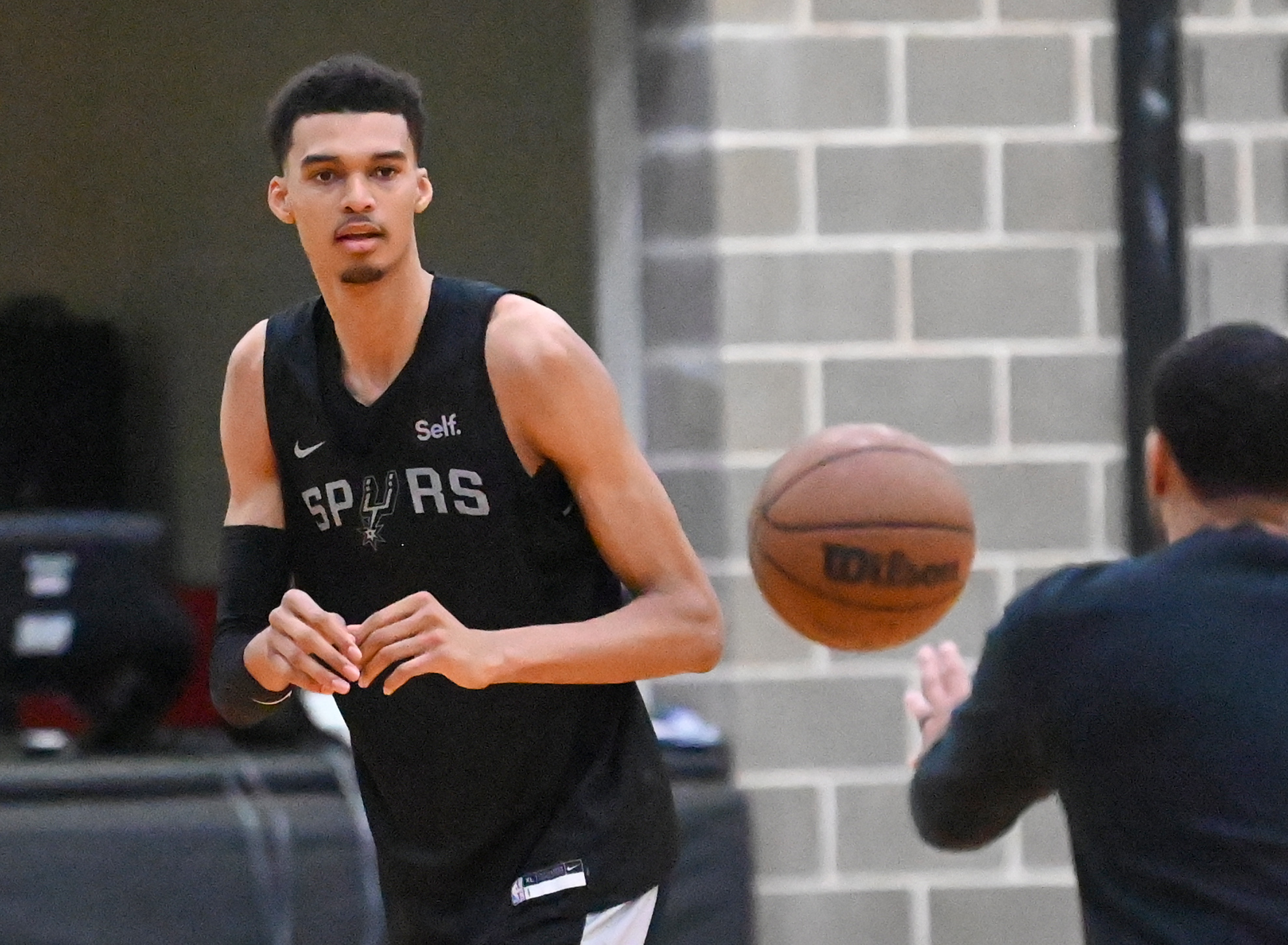 Mitch Johnson: Le Nouveau Coach Principal Des Spurs Après Le Départ De Popovich Mitch Johnson: Le Nouveau Coach Principal Des Spurs Après Le Départ De Popovich
