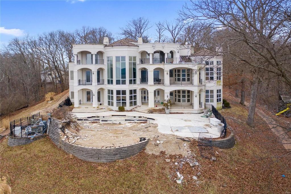 MTV Cribs: Mansion Tours And Architectural Marvels MTV Cribs: Mansion Tours And Architectural Marvels