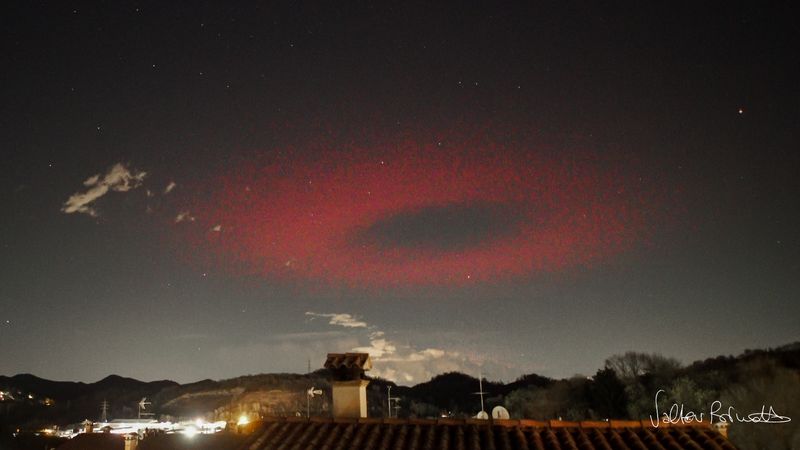Mysterious Red Flashes In France: A Closer Look At The Phenomenon Mysterious Red Flashes In France: A Closer Look At The Phenomenon