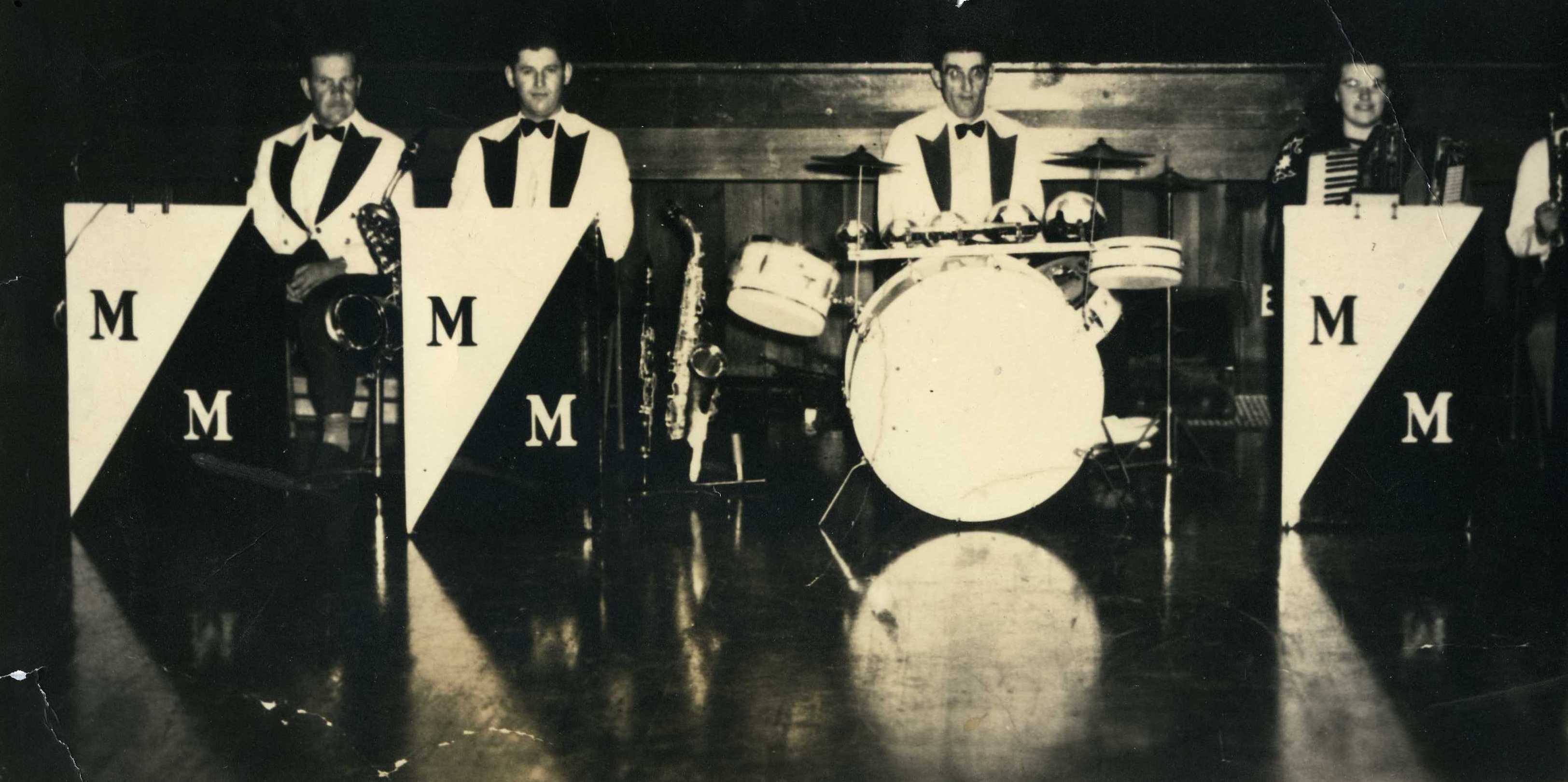Mystery US Band Poised For Surprise Glastonbury Appearance? Mystery US Band Poised For Surprise Glastonbury Appearance?
