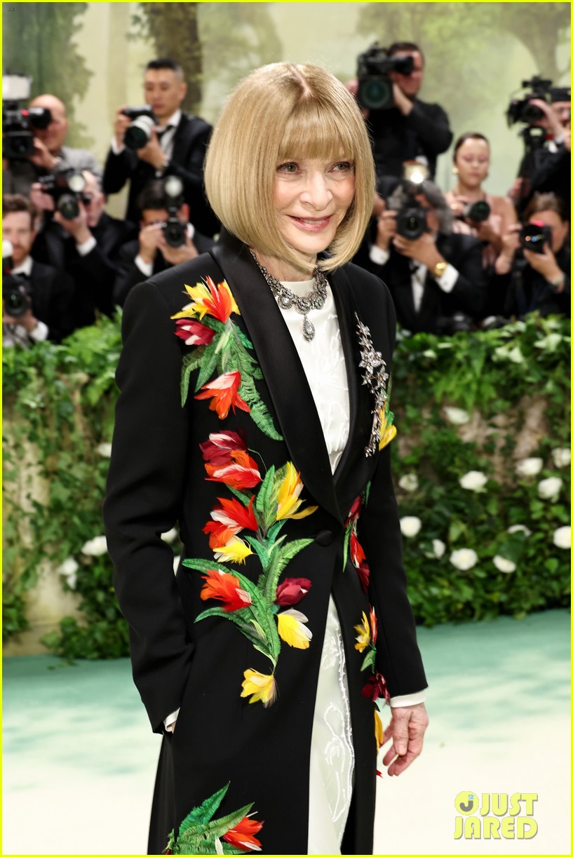 Naomi Campbell's Alleged Met Gala Exclusion: The Anna Wintour Fallout Naomi Campbell's Alleged Met Gala Exclusion: The Anna Wintour Fallout