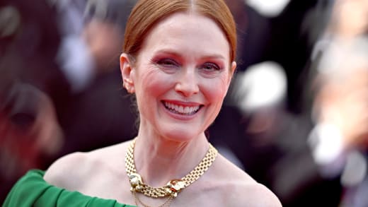 Netflix's Siren: Cast Photos Reveal Julianne Moore, Meghann Fahy, And Milly Alcock Netflix's Siren: Cast Photos Reveal Julianne Moore, Meghann Fahy, And Milly Alcock