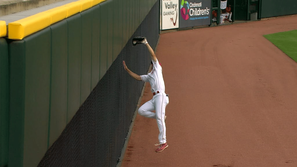 NFL Quarterback's Unexpected Japan Baseball Catch NFL Quarterback's Unexpected Japan Baseball Catch