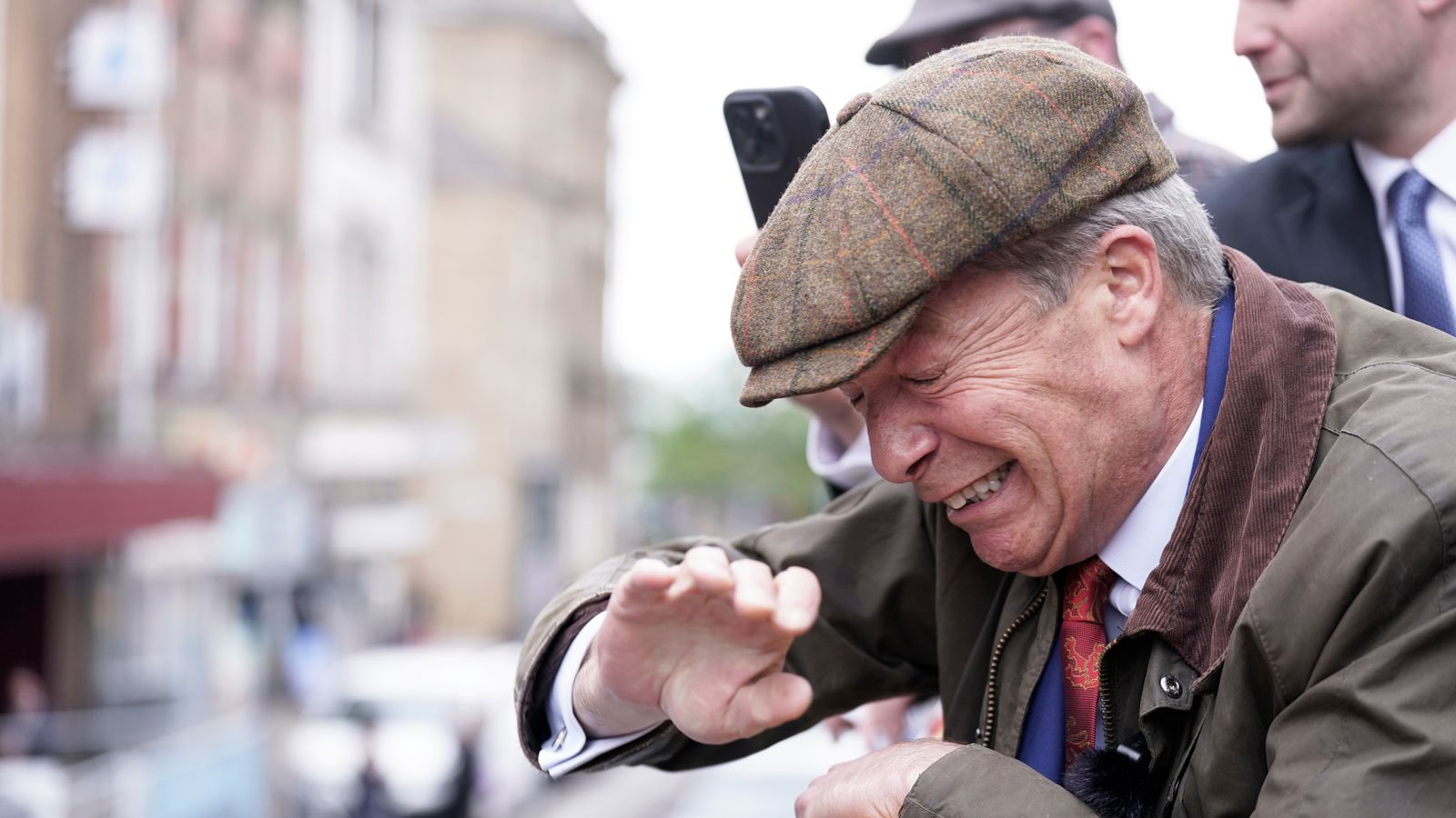 Nigel Farage In Shrewsbury: Reform UK Leader's Visit Sparks Debate Nigel Farage In Shrewsbury: Reform UK Leader's Visit Sparks Debate