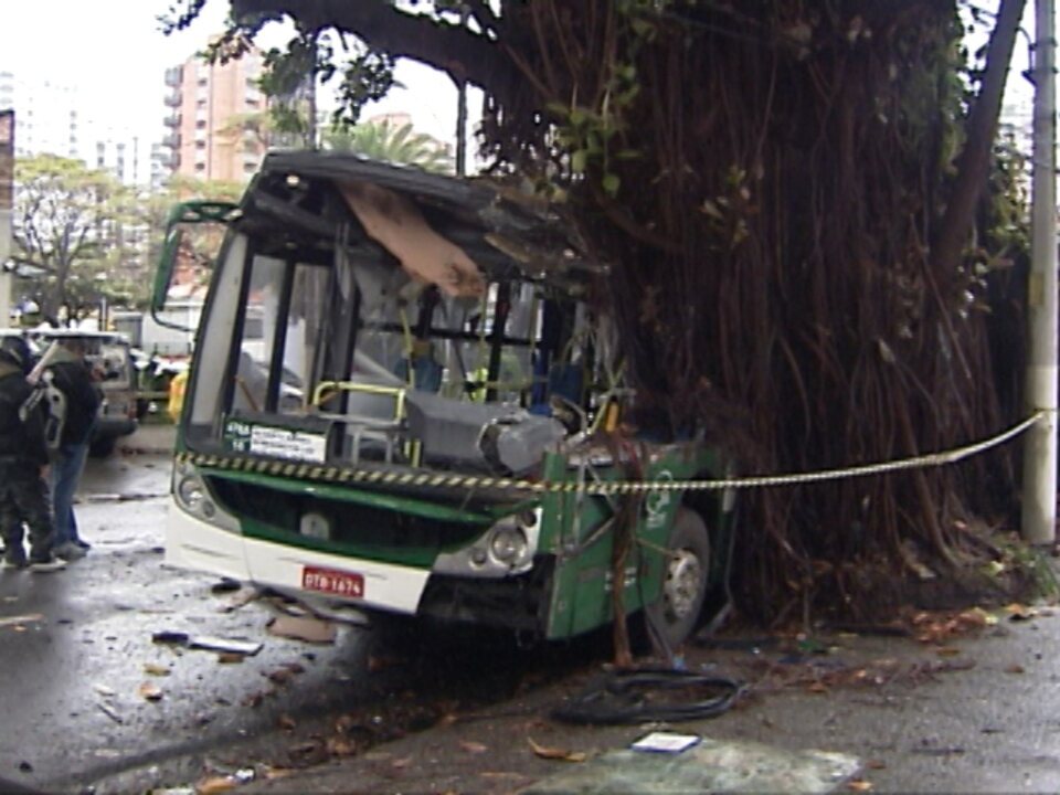Ônibus Universitário Se Envolve Em Acidente; Há Vítimas Fatais E Feridos Ônibus Universitário Se Envolve Em Acidente; Há Vítimas Fatais E Feridos