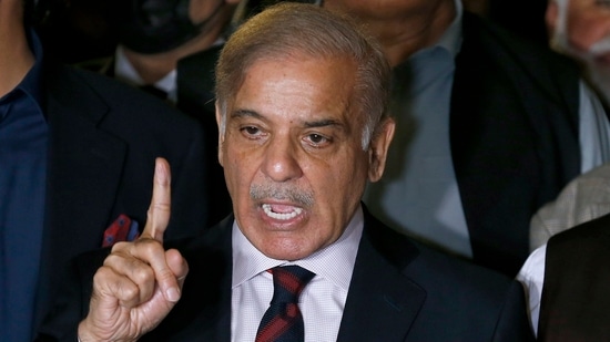 Pakistan Economic Crisis: IMF Reviews $1.3 Billion Aid Package Pakistan Economic Crisis: IMF Reviews $1.3 Billion Aid Package