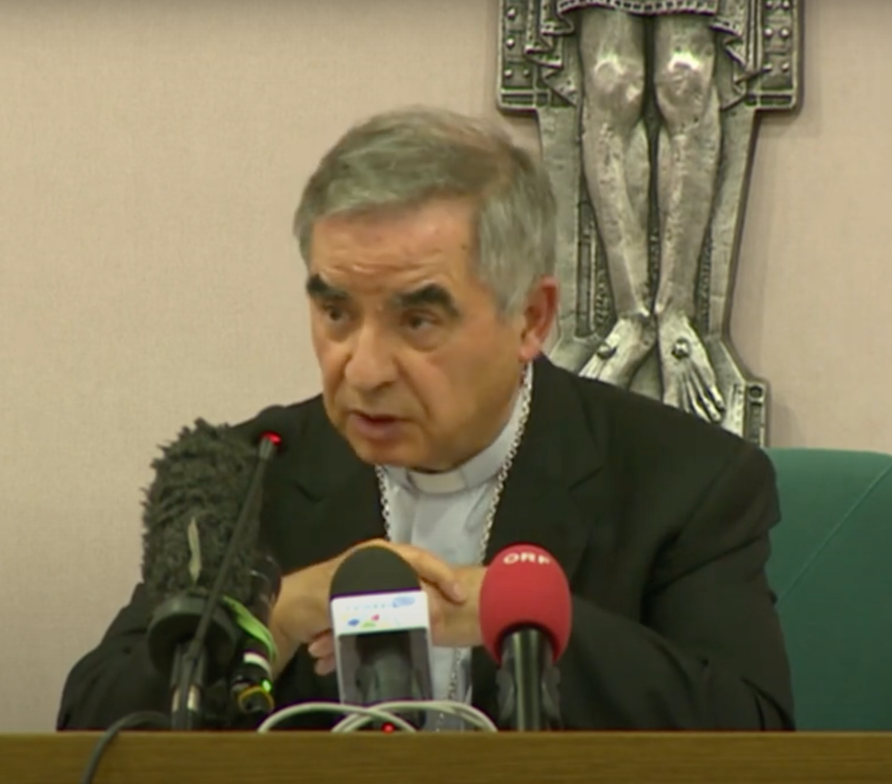 Papa Francesco E Il Cardinale Becciu: Nessuna Dimissione All'orizzonte Papa Francesco E Il Cardinale Becciu: Nessuna Dimissione All'orizzonte