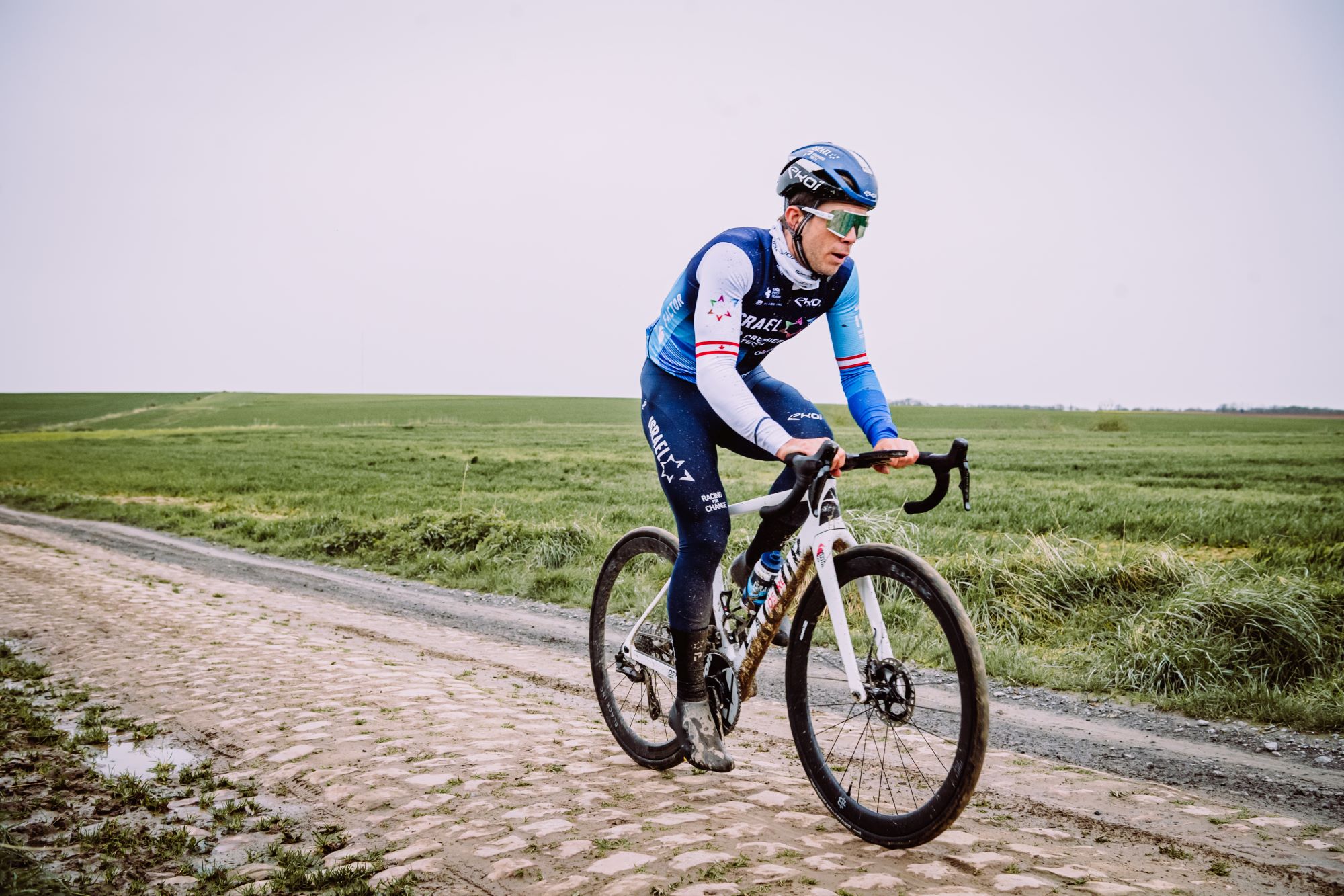 Paris-Roubaix 2025 Tech Showcase: Gravel Bikes, Wide Tyres, And Practical Upgrades