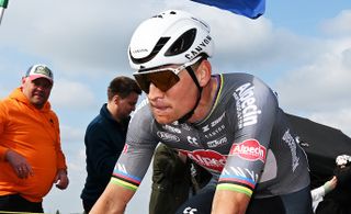 Paris-Roubaix: Police Apprehend Spectator Who Threw Bottle At Mathieu Van Der Poel Paris-Roubaix: Police Apprehend Spectator Who Threw Bottle At Mathieu Van Der Poel