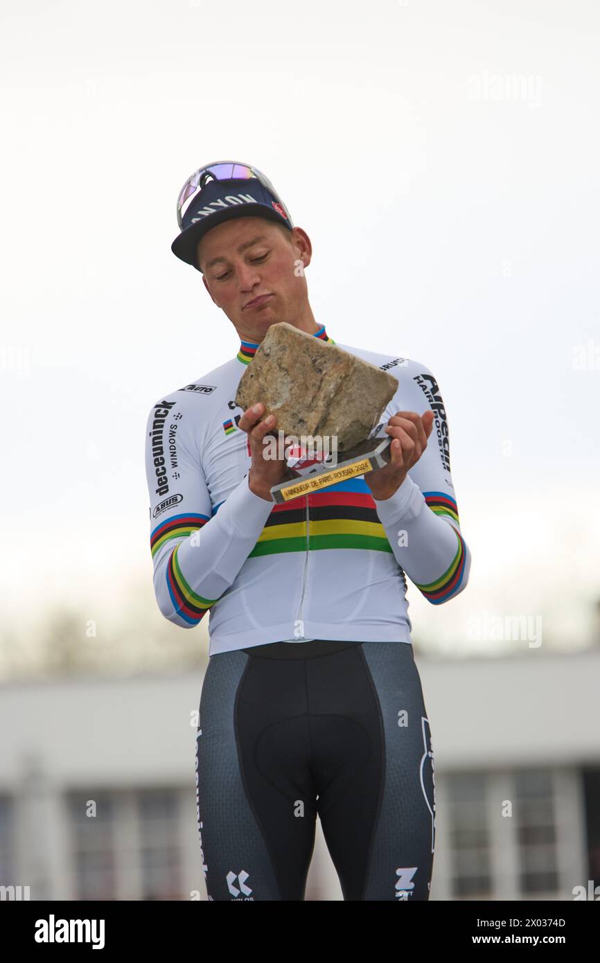 Paris-Roubaix Spectator Turns Himself In Following Mathieu Van Der Poel Attack Paris-Roubaix Spectator Turns Himself In Following Mathieu Van Der Poel Attack