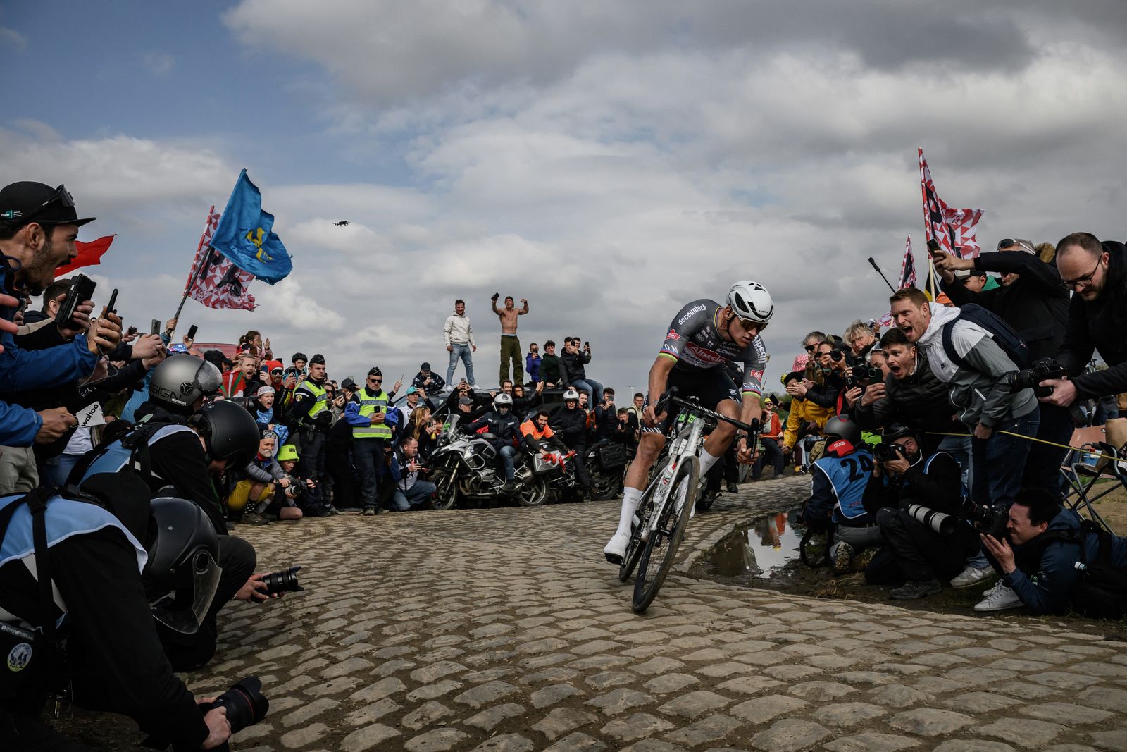 Paris-Roubaix: Spectator Who Threw Bottle At Van Der Poel Turns Himself In