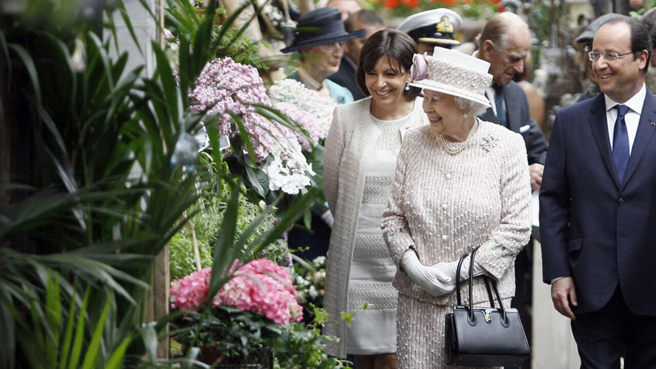 Paris Welcomes Queen Wen Again Paris Welcomes Queen Wen Again