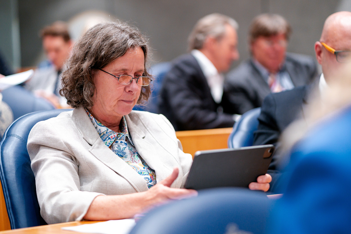 Parliament Upholds Faber's Position As Asylum Minister Parliament Upholds Faber's Position As Asylum Minister