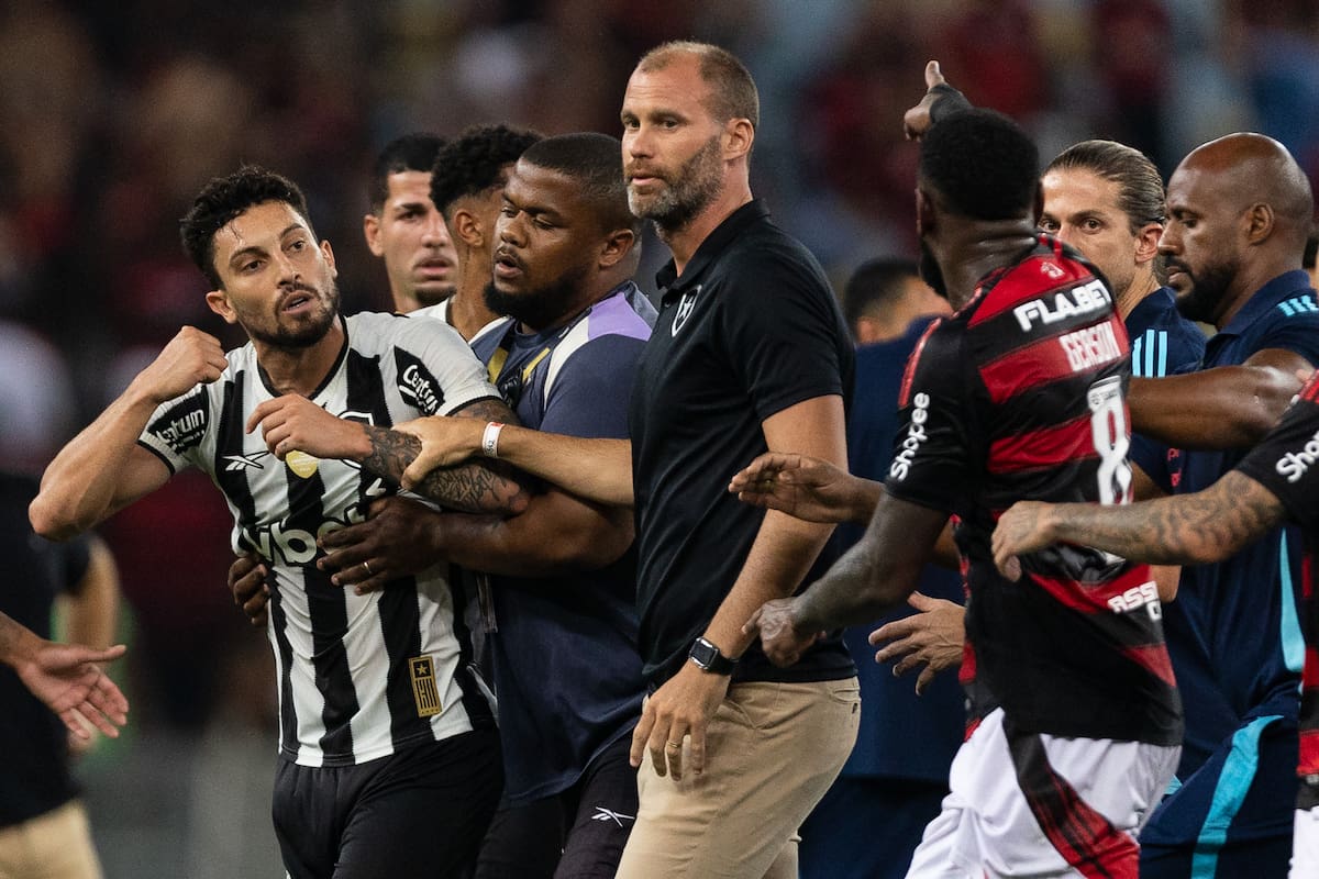 Pelea Entre Jugadores De Flamengo Y Botafogo: Batalla Campal En El Campo Y Vestuarios Pelea Entre Jugadores De Flamengo Y Botafogo: Batalla Campal En El Campo Y Vestuarios