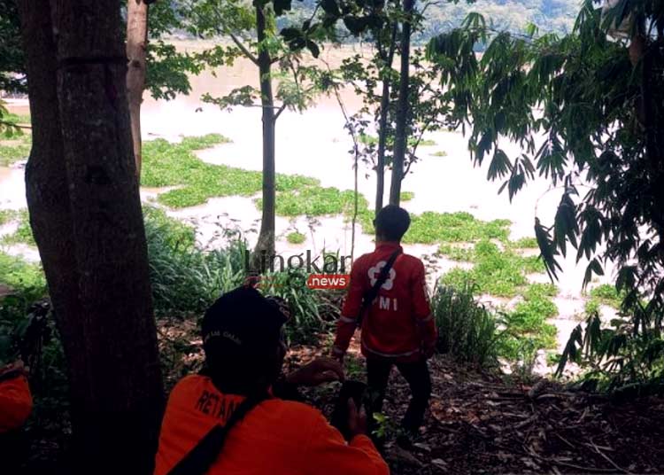 Pencarian Balita Hilang Di Waduk Wonorejo, Diduga Terseret Arus Dari Batu Ampar Pencarian Balita Hilang Di Waduk Wonorejo, Diduga Terseret Arus Dari Batu Ampar