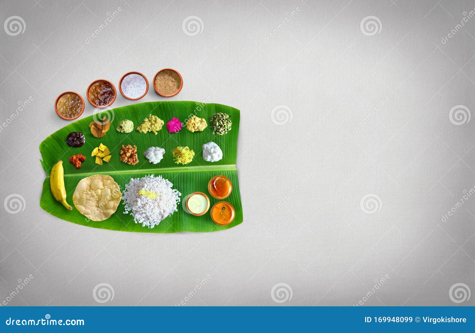 Perfekta Kycklingnuggets: Friterade I Majsflingor Och Serverade Med Lättlagad Kålsallad Perfekta Kycklingnuggets: Friterade I Majsflingor Och Serverade Med Lättlagad Kålsallad