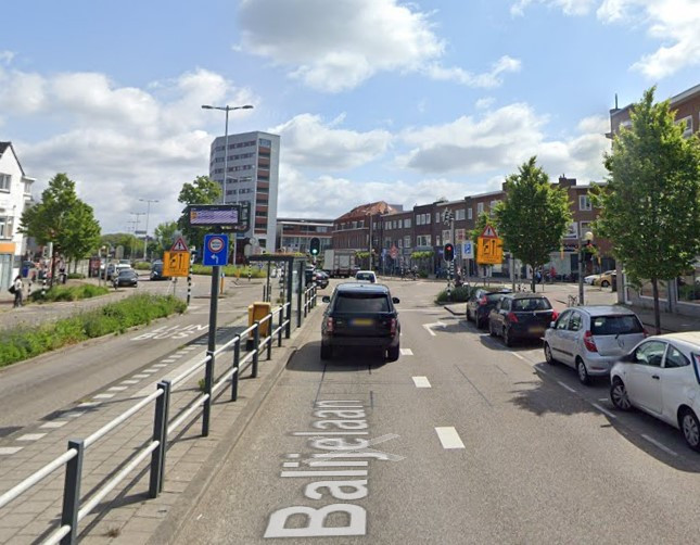 Pistool En Dreigementen: Venlonaar (16) Berooft Schoolgenoten Pistool En Dreigementen: Venlonaar (16) Berooft Schoolgenoten