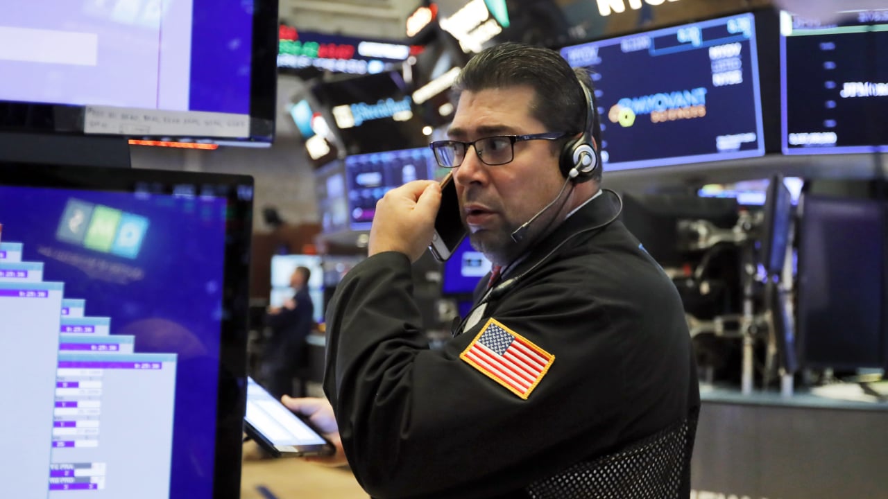 PMI Exceeds Expectations, Boosting Dow Jones' Gradual Climb PMI Exceeds Expectations, Boosting Dow Jones' Gradual Climb