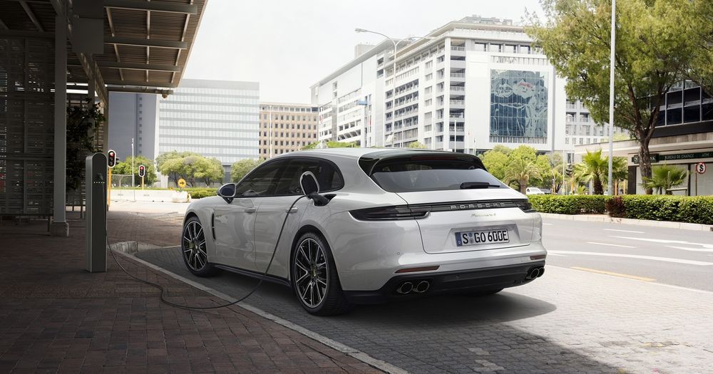 Porsche Plečia Elektromobilių Įkrovimo Tinklą Europoje Porsche Plečia Elektromobilių Įkrovimo Tinklą Europoje