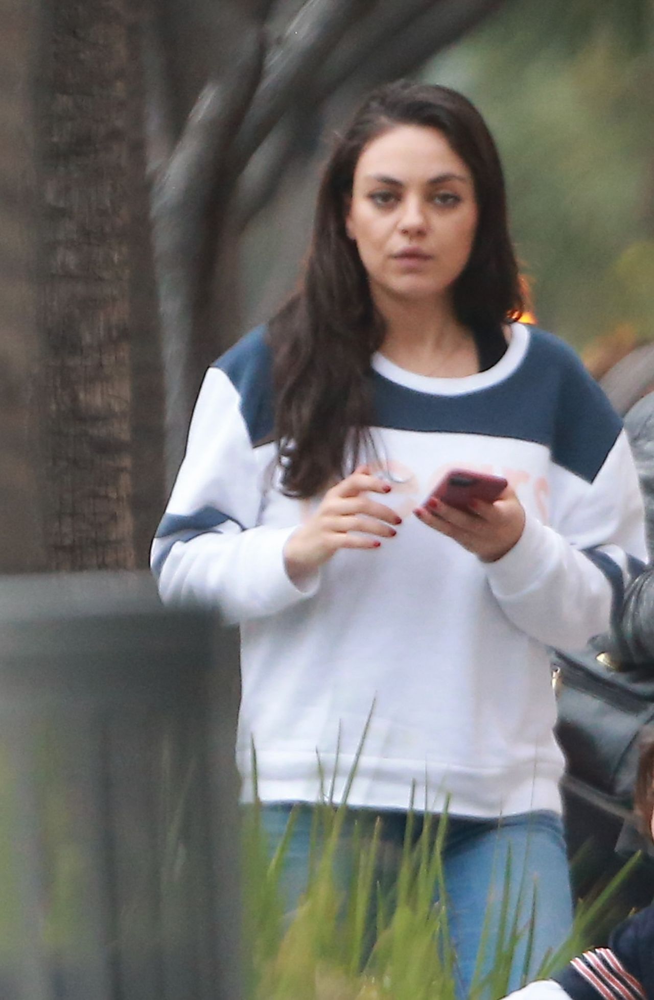 Post-Filming: Ashton Kutcher And Mila Kunis Enjoy Beverly Hills Post-Filming: Ashton Kutcher And Mila Kunis Enjoy Beverly Hills