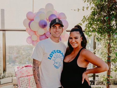 Pregnant Cassie And Husband Alex Fine Shine At MobLand Premiere: Photos Pregnant Cassie And Husband Alex Fine Shine At MobLand Premiere: Photos
