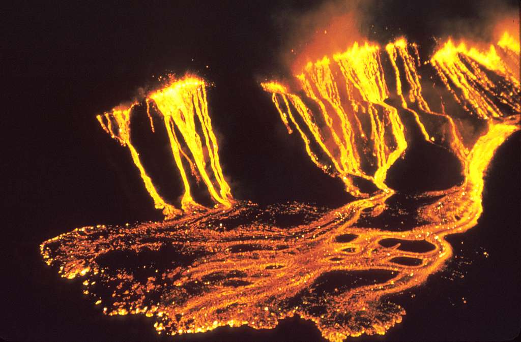 Rare Eruptive Pattern At Kilauea Volcano After 40-Year Hiatus Rare Eruptive Pattern At Kilauea Volcano After 40-Year Hiatus