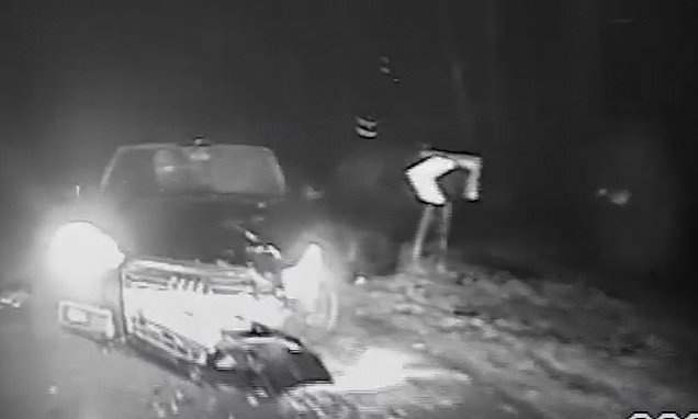 Reckless Duo Refuels Car At 90mph During Police Chase: Texting And Evasion Reckless Duo Refuels Car At 90mph During Police Chase: Texting And Evasion