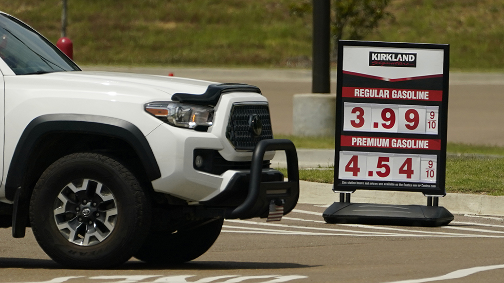 Record Low Gas Prices Expected For Memorial Day Weekend Record Low Gas Prices Expected For Memorial Day Weekend